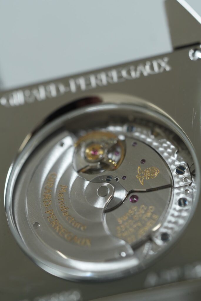 ジラールペルゴ　カレンダー不良の修理　機械写真