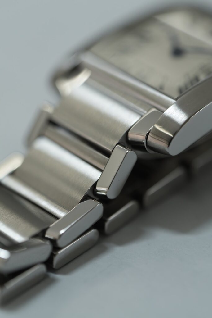 カルティエ　タンクフランセーズ　時計修理　外装研磨後のブレスレットの写真