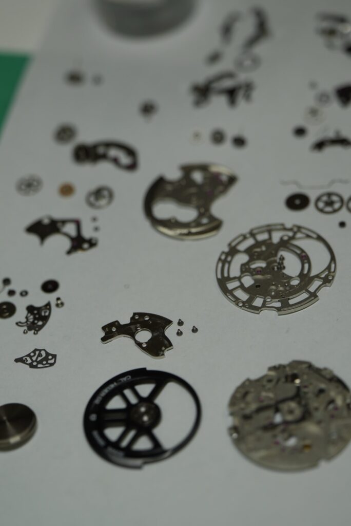 タグホイヤー　カレラ　ムーブメント　修理　分解